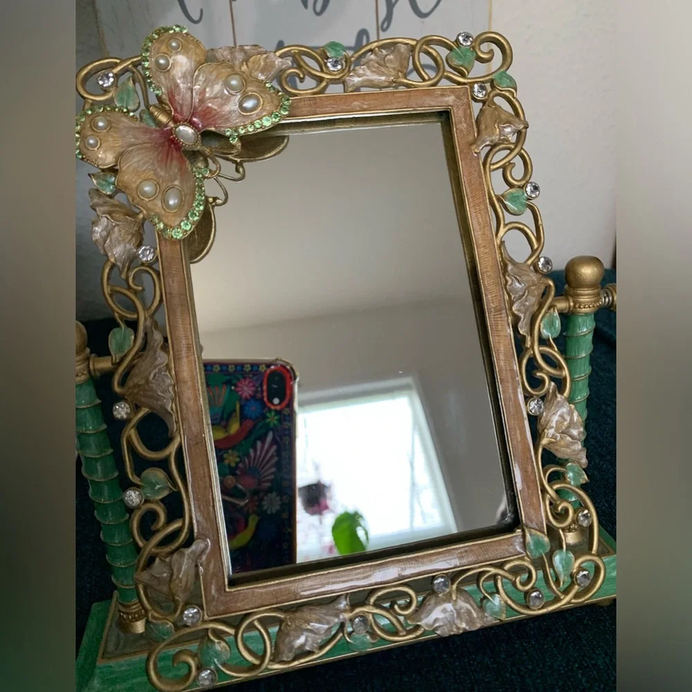 Vintage Style Mirror, Butterfly Design, Swivel Design, Like New Condition